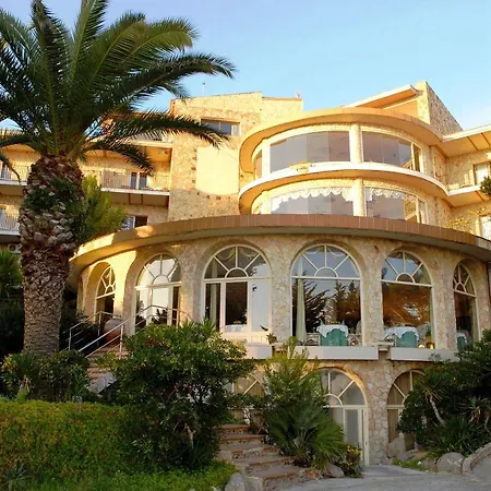 Eden Roc & By Brava Hotel 4*